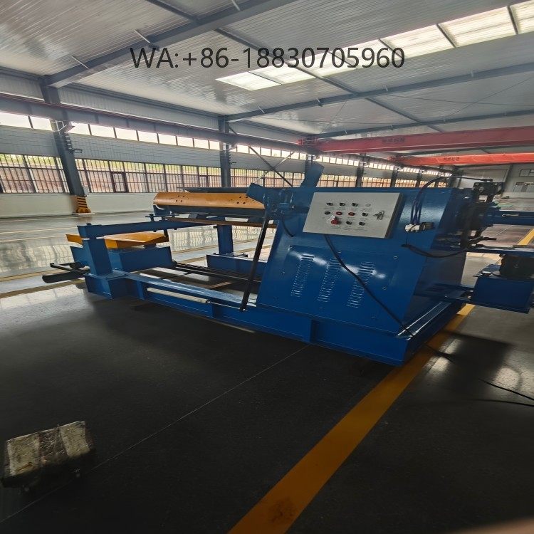 Dérouleuse hydraulique automatique avec système de chargement, capacité élevée et efficacité renforcée.