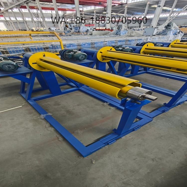 Dérouleur électrique automatique pour bobines d’acier, précis et stable, idéal pour lignes de production à haut rendement.