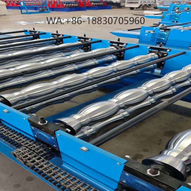 Machine de formage multi-ondes pour carreaux &eacute;maill&eacute;s, offrant divers styles de toitures esth&eacute;tiques et robustes.