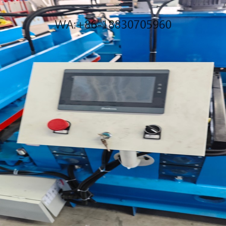 Machine de formage multi-ondes pour carreaux &eacute;maill&eacute;s, offrant divers styles de toitures esth&eacute;tiques et robustes.