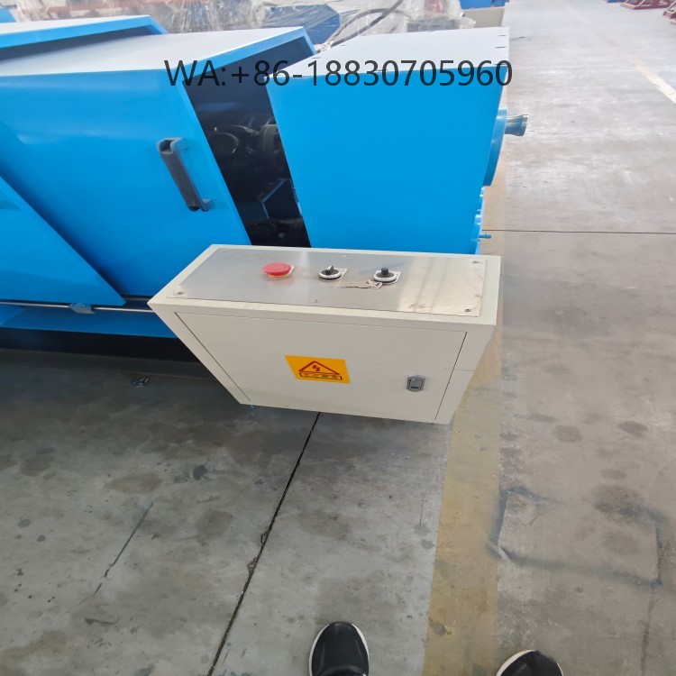 Machine de formage de tôles ondulées fines, conçue pour produire des panneaux légers, solides et économiques.
