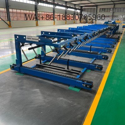 L'empileur de panneaux de toiture est une machine fabriquée par Xinnuo, complémentaire à la machine de formage. Il permet de collecter les panneaux de toiture formés et de les empiler soigneusement.