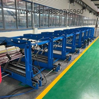 Paletizador de pain&eacute;is de telhado autom&aacute;tico, alta efici&ecirc;ncia, design compacto e ideal para empilhamento seguro de chapas met&aacute;licas.