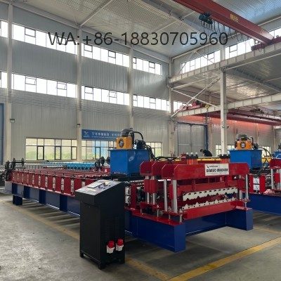 Machine de formage 1000 tuiles émaillées, durable et précise, idéale pour la production de toitures esthétiques et résistantes.