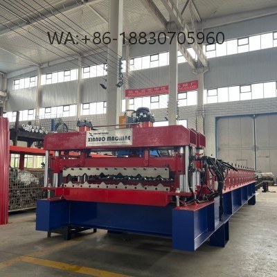 Machine de formage 1000 tuiles émaillées, durable et précise, idéale pour la production de toitures esthétiques et résistantes.