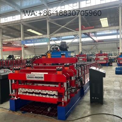 Machine double couche pour carreaux émaillés, production flexible avec gain de place et haute efficacité.