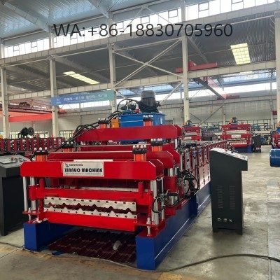 Machine double couche pour carreaux émaillés, production flexible avec gain de place et haute efficacité.