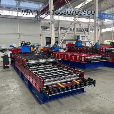 Machine double couche pour carreaux émaillés, production flexible avec gain de place et haute efficacité.