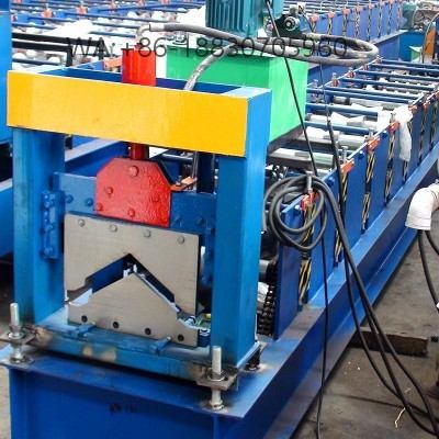 A m&aacute;quina para telhas de cumeeira &eacute; usada para cobrir as juntas do telhado. A m&aacute;quina para telhas de cumeeira da Xinnuo pode produzir uma variedade de belas telhas de cumeeira, de acordo com as necessidades do cliente.