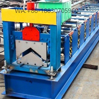 A m&aacute;quina para telhas de cumeeira &eacute; usada para cobrir as juntas do telhado. A m&aacute;quina para telhas de cumeeira da Xinnuo pode produzir uma variedade de belas telhas de cumeeira, de acordo com as necessidades do cliente.