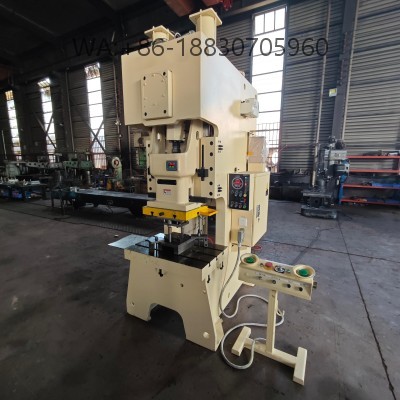 Mesin press punch berkecepatan tinggi ini merupakan model kelas atas, terutama bagi pelanggan dengan kebutuhan otomatisasi yang lebih tinggi. Mesin ini dapat memaksimalkan efisiensi operasional dan menghemat tenaga kerja.