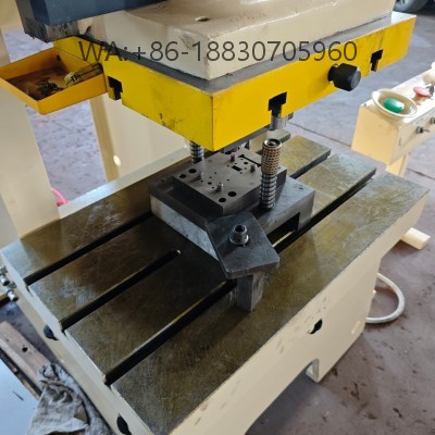 Mesin press punch berkecepatan tinggi ini merupakan model kelas atas, terutama bagi pelanggan dengan kebutuhan otomatisasi yang lebih tinggi. Mesin ini dapat memaksimalkan efisiensi operasional dan menghemat tenaga kerja.