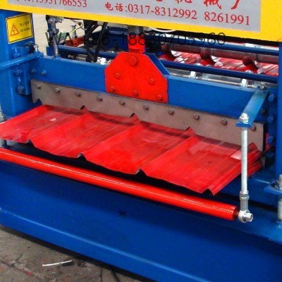 Esta máquina Xinnuo para produção de painéis trapezoidais de 40 mm de altura com largura efetiva de 914 mm é um modelo comum. Na América do Sul, painéis trapezoidais de 40 mm de altura são muito populares.