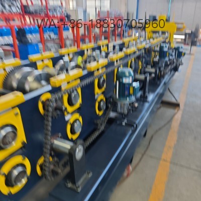 A maior vantagem da máquina com estrutura de aço em forma de C e múltiplas especificações da XINNUO é que ela pode produzir produtos de várias especificações sem a necessidade de troca manual da máquina.