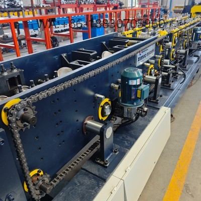 A maior vantagem da máquina com estrutura de aço em forma de C e múltiplas especificações da XINNUO é que ela pode produzir produtos de várias especificações sem a necessidade de troca manual da máquina.