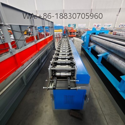 A perfiladeira porta de a&ccedil;o &eacute; desenvolvida para a fabrica&ccedil;&atilde;o de portas de a&ccedil;o enrol&aacute;veis e portas industriais. Com design robusto, ela oferece alta precis&atilde;o de perfilagem, garantindo que cada pe&ccedil;a seja uniforme e dur&aacute;vel.