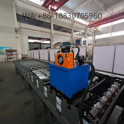 Mesin pembentuk lembaran atap baja tahan karat dengan struktur kuat, presisi stabil, dan fleksibilitas tinggi untuk produksi panel tahan korosi berstandar industri.