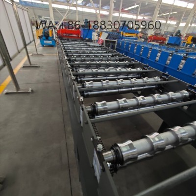 Mesin pembentuk lembaran atap baja tahan karat dengan struktur kuat, presisi stabil, dan fleksibilitas tinggi untuk produksi panel tahan korosi berstandar industri.
