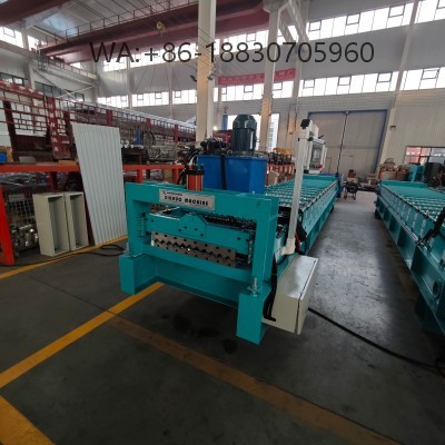 Mesin pembentuk Spandek 935 untuk produksi panel atap baja dengan akurasi tinggi, kecepatan stabil, dan dukungan penuh untuk profil custom.