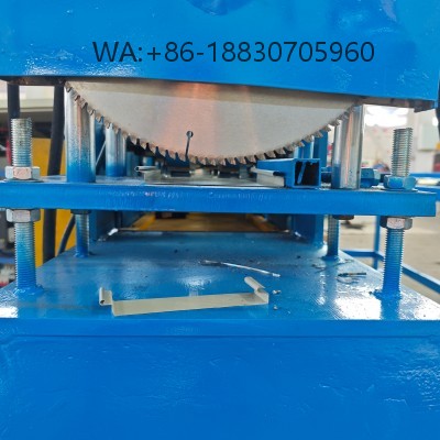 Automatic ceiling wall panel hanging machine designed for fast, safe and precise installation of metal panels, reducing labor cost and improving construction efficiency.