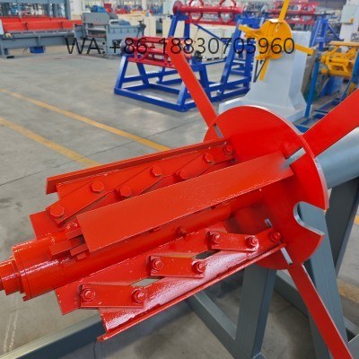Mesin pembuka gulungan baja manual untuk lini roll forming. Struktur kuat, pengoperasian sederhana, biaya rendah, cocok untuk produksi atap dan panel dinding.