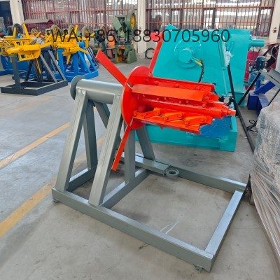 Mesin pembuka gulungan baja manual untuk lini roll forming. Struktur kuat, pengoperasian sederhana, biaya rendah, cocok untuk produksi atap dan panel dinding.