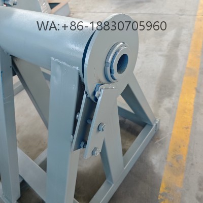 Mesin pembuka gulungan baja manual untuk lini roll forming. Struktur kuat, pengoperasian sederhana, biaya rendah, cocok untuk produksi atap dan panel dinding.