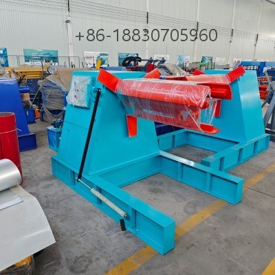 Alat pembuka gulungan baja manual untuk lini roll forming. Struktur stabil, pengoperasian sederhana, biaya rendah, cocok untuk produksi panel atap dan dinding.