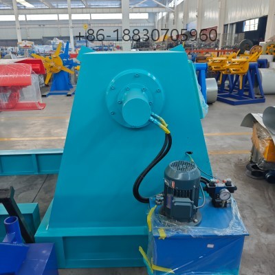 Alat pembuka gulungan baja manual untuk lini roll forming. Struktur stabil, pengoperasian sederhana, biaya rendah, cocok untuk produksi panel atap dan dinding.