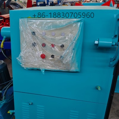 Alat pembuka gulungan baja manual untuk lini roll forming. Struktur stabil, pengoperasian sederhana, biaya rendah, cocok untuk produksi panel atap dan dinding.