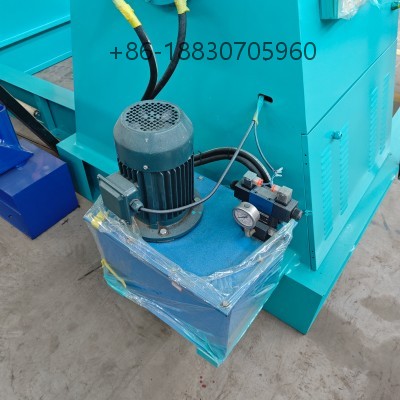 Alat pembuka gulungan baja manual untuk lini roll forming. Struktur stabil, pengoperasian sederhana, biaya rendah, cocok untuk produksi panel atap dan dinding.