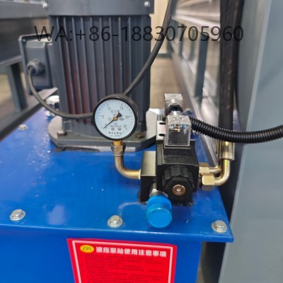Machine &agrave; cintrer destin&eacute;e au pliage pr&eacute;cis des t&ocirc;les m&eacute;talliques. Structure robuste, fonctionnement stable, adapt&eacute;e aux applications industrielles et de construction.