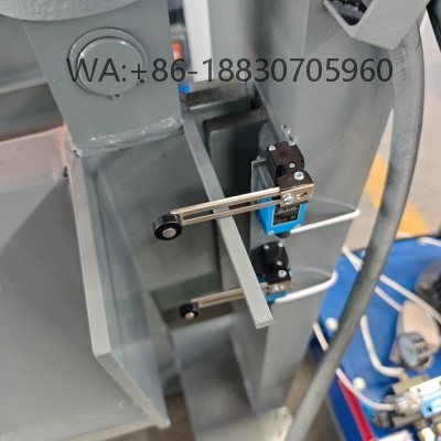 Máquina de dobrar para chapas metálicas, ideal para dobras precisas. Estrutura robusta, operação estável e adequada para aplicações industriais e construção metálica.