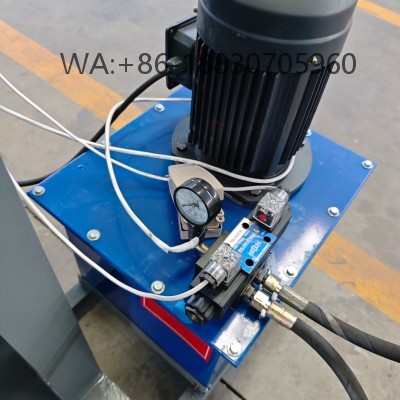Máquina de dobrar para chapas metálicas, ideal para dobras precisas. Estrutura robusta, operação estável e adequada para aplicações industriais e construção metálica.