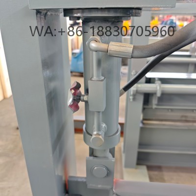 Máquina de dobrar para chapas metálicas, ideal para dobras precisas. Estrutura robusta, operação estável e adequada para aplicações industriais e construção metálica.