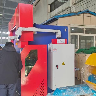 CNC bending machine for accurate metal sheet bending, PLC control, stable hydraulic system, suitable for fabrication, construction, and industrial manufacturing.
