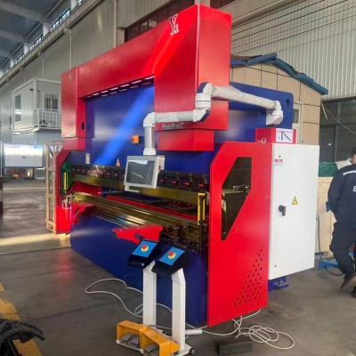 CNC bending machine for accurate metal sheet bending, PLC control, stable hydraulic system, suitable for fabrication, construction, and industrial manufacturing.