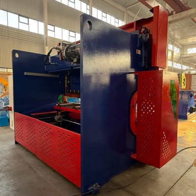 CNC bending machine for accurate metal sheet bending, PLC control, stable hydraulic system, suitable for fabrication, construction, and industrial manufacturing.