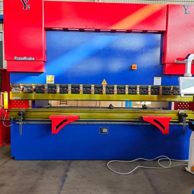 CNC bending machine for accurate metal sheet bending, PLC control, stable hydraulic system, suitable for fabrication, construction, and industrial manufacturing.