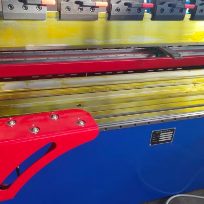 CNC bending machine for accurate metal sheet bending, PLC control, stable hydraulic system, suitable for fabrication, construction, and industrial manufacturing.