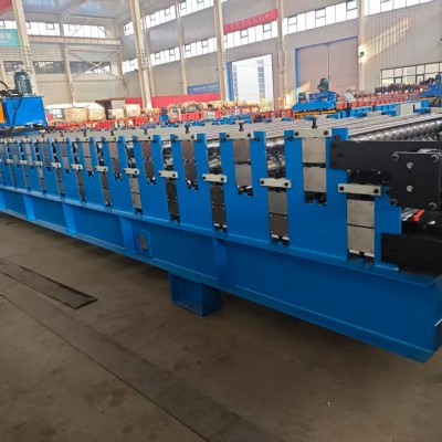 Mesin pembentuk Spandek aluminium untuk atap logam ringan, kecepatan stabil, kontrol otomatis, cocok untuk proyek industri dan bangunan komersial.