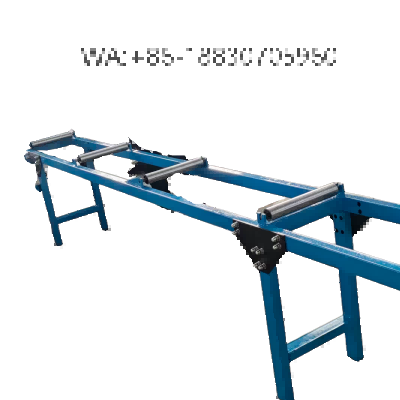 Rak penerima material untuk mesin roll forming, mendukung penyangga dan penataan produk jadi, struktur stabil, cocok untuk panel atap dan dinding.