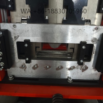 Perfiladeira de perfil U de alta eficiência para produção de vigas de aço, estrutura robusta, precisão de formação. Adequada para estruturas metálicas, customizável de tamanhos e espessuras, fábrica direta para construção civil.
