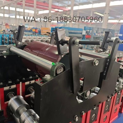 M&aacute;quina de Formagem de Calhas Conforme Norma NR12, robusta M&aacute;quina-de-perfilagem-de-calhas-met&aacute;licas para perfis K/Squareline, alta precis&atilde;o, customiz&aacute;vel, f&aacute;brica direta para projetos de cobertura.