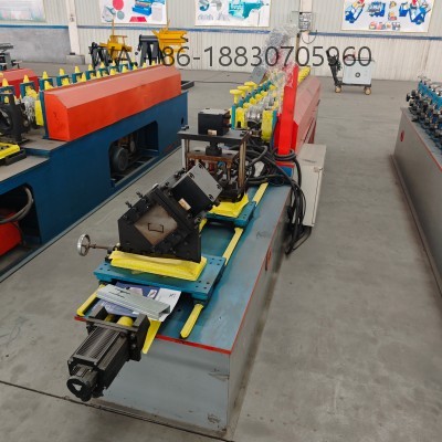 Machine à profilés en acier pour cloisons sèches, robuste Profileuse-pour-cloisons-sèches pour profilés de cloisons sèches, haute précision, personnalisable, usine directe pour projets de construction.