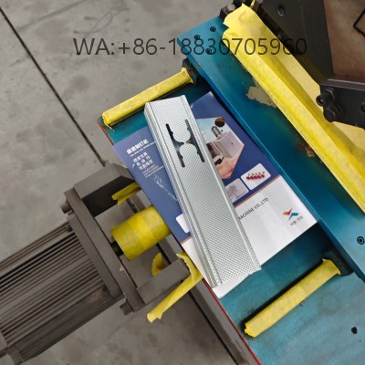 Machine à profilés en acier pour cloisons sèches, robuste Profileuse-pour-cloisons-sèches pour profilés de cloisons sèches, haute précision, personnalisable, usine directe pour projets de construction.