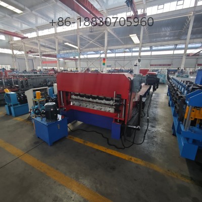 Perfiladeira-de-Telhas profissional para fabricação de telhas metálicas dupla camada TP25 e TP40, resistente, personalizável, ideal para telhados no Brasil.