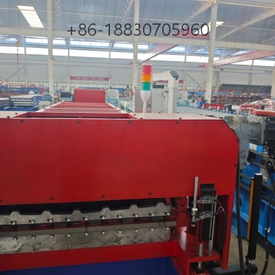 Perfiladeira-de-Telhas profissional para fabricação de telhas metálicas dupla camada TP25 e TP40, resistente, personalizável, ideal para telhados no Brasil.