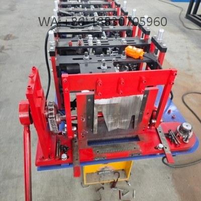 Machine &agrave; goutti&egrave;res professionnelle pour la fabrication de goutti&egrave;res &eacute;tanches et anti-corrosion, adapt&eacute;e aux march&eacute;s africains, personnalisable et usine directe.