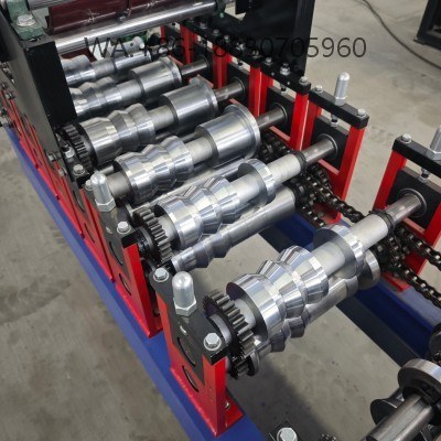 Machine &agrave; goutti&egrave;res professionnelle pour la fabrication de goutti&egrave;res &eacute;tanches et anti-corrosion, adapt&eacute;e aux march&eacute;s africains, personnalisable et usine directe.